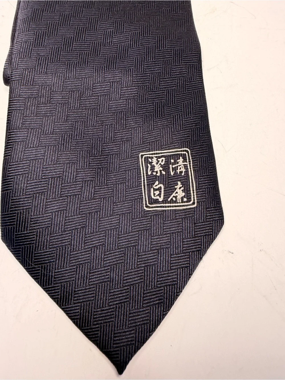 Color Uomo Black Silk Necktie with Asian Art Figure Graphic and Kanji Script